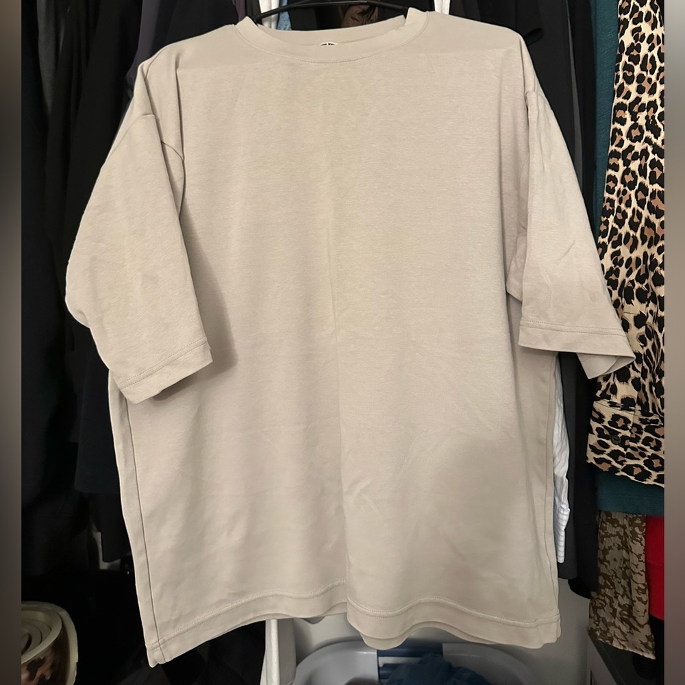 uniqlo t-shirt- used
